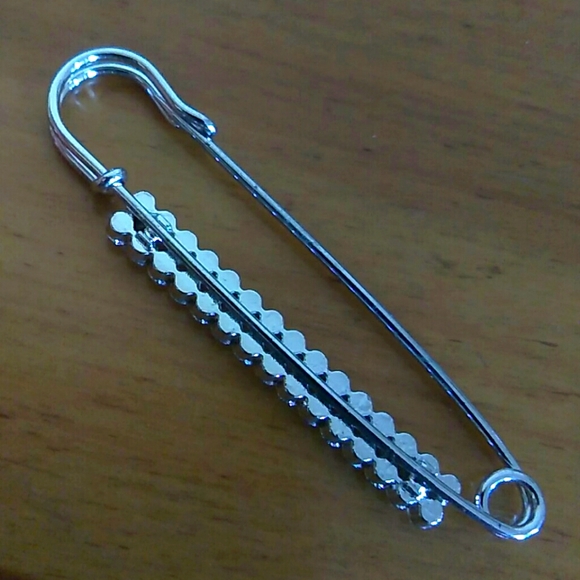 Simple Rhinestone Kilt Pin - Picture 4 of 4